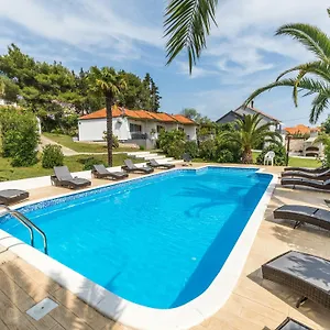 Ferienhaus Scenic In Near Sea, Bibinje